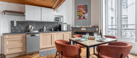 Frigorifero, microonde, forno, lavastoviglie