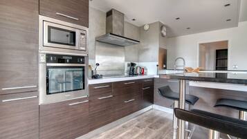 Réfrigérateur, micro-ondes, four, lave-vaisselle