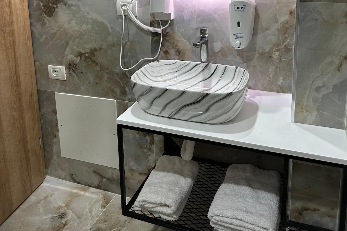 Deluxe-Doppel- oder -Zweibettzimmer, Stadtblick | Kostenloses WLAN