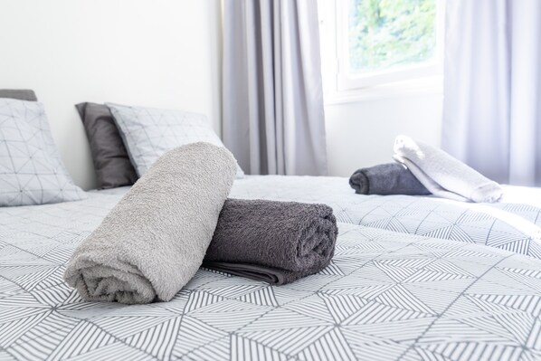 2 bedrooms, iron/ironing board, free WiFi, bed sheets