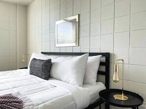 Desk, iron/ironing board, free WiFi, bed sheets - Sleepover | Elite 1BD/1BA + Gym - Cincinnati (Cincinnati)