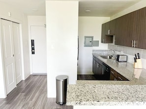Fridge, microwave, oven, stovetop - Sleepover | Elite 1BD/1BA + Gym - Cincinnati (Cincinnati)