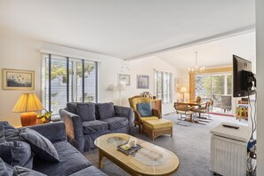 Smart TV, DVD player - Charming Oceanside Saltbox Style Home in Bethany Beach! (South Bethany)