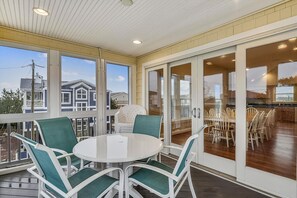 Outdoor dining - Amazing 6 BR Oceanside Property in Bethany Beach: Elevator, Hot Tub, Sleeps 15! (South Bethany)