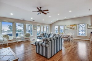 Smart TV, fireplace, DVD player, stereo