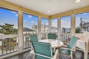 Enjoy a tranquil outdoor space with a wooden deck, round table, and comfortable seating for four.