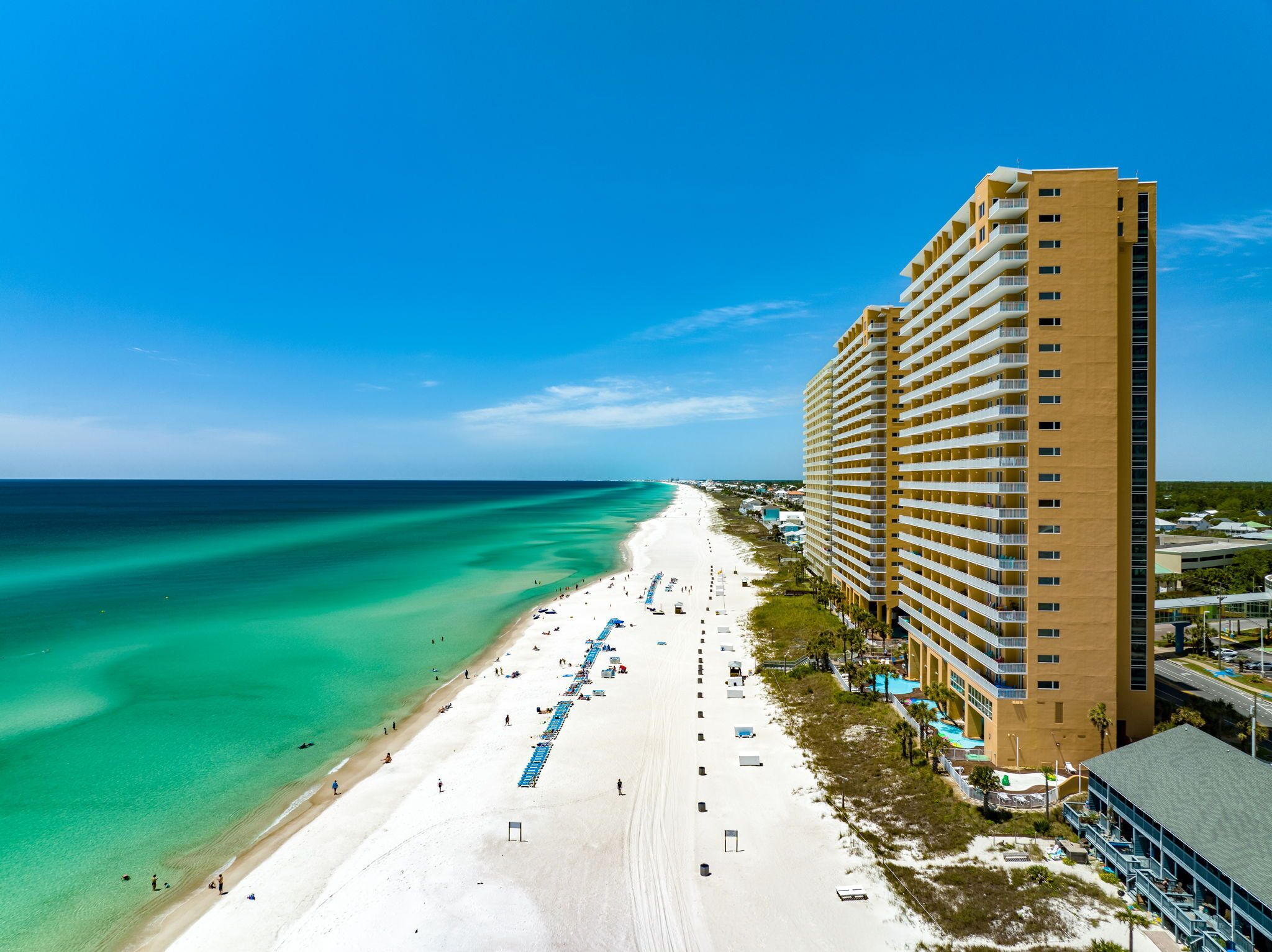 沙滩椅、沙滩毛巾