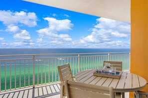 Outdoor dining - Beautifully renovated 3-2 unit at Splash with beach service during season. (Panama City Beach)