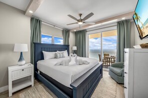 3 bedrooms, iron/ironing board, travel cot, WiFi - Beautifully renovated 3-2 unit at Splash with beach service during season. (Panama City Beach)