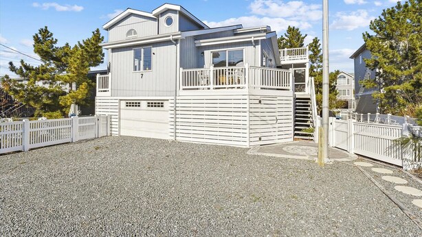 Exterior - Oceanside Beach: Rooftop Deck, 5 BR (South Bethany)