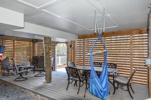 Outdoor dining - Spacious Bayside 5 Bedroom in Bethany Beach! (South Bethany)