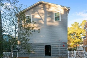Exterior - Spacious Bayside 5 Bedroom in Bethany Beach! (South Bethany)
