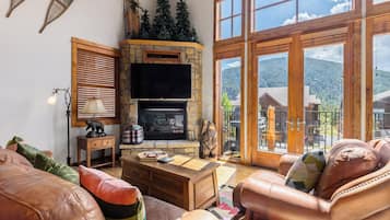 Smart TV, fireplace, DVD player