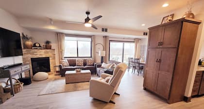 Beautiful 2 Bedroom Condo