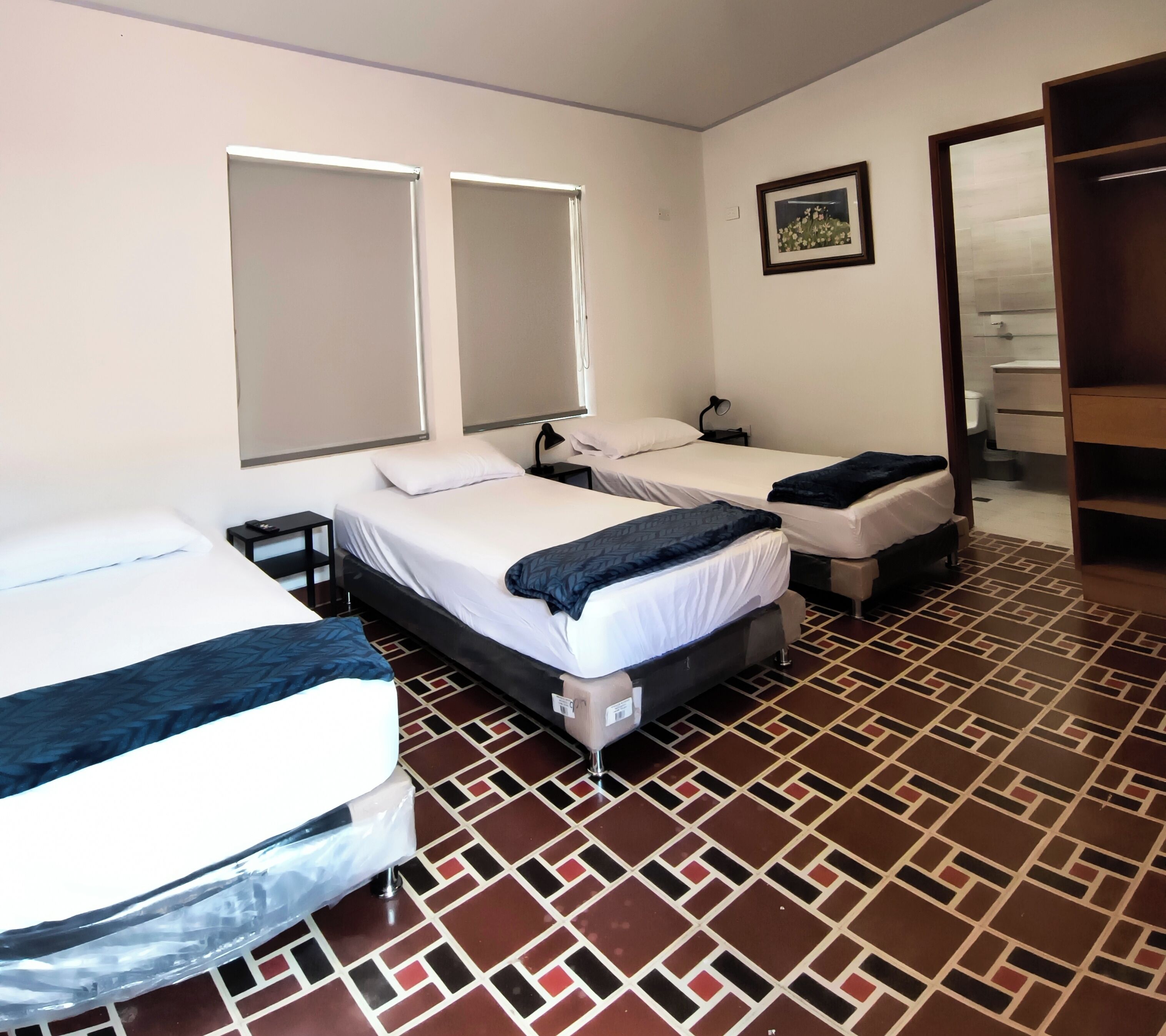 9 chambres, fer et planche à repasser, Wi-Fi, draps fournis