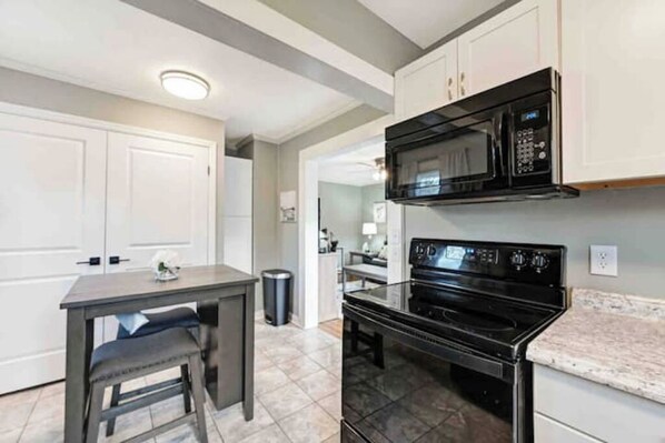 Fridge, microwave, oven, stovetop - Uptown Cottage\ (Lexington)