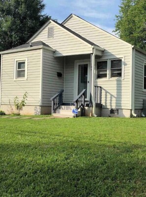 Exterior - Uptown Cottage\ (Lexington)