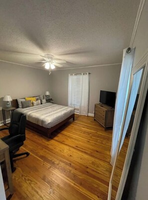 2 bedrooms, WiFi, bed sheets - Historic Mill House
 (Lexington)