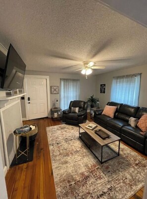 TV, offices - Historic Mill House
 (Lexington)