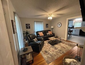 TV, offices - Historic Mill House
(Lexington)