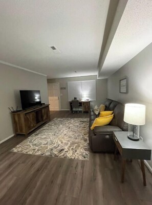 Smart TV - Uptown Lexington

 (Lexington)