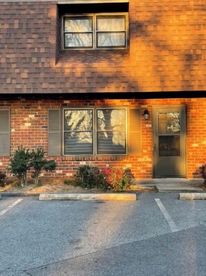 Exterior detail - Uptown Lexington

 (Lexington)