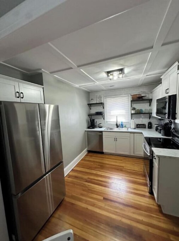 Refrigerador, microondas, horno, placa de cocina