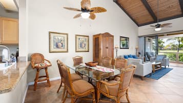 Condo, 1 King Bed (Keauhou Kona Surf & Racquet Club#6-30) | Dining
