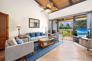 Condo, 1 très grand lit (Keauhou Kona Surf & Racquet Club#6-30) | Aire de séjour