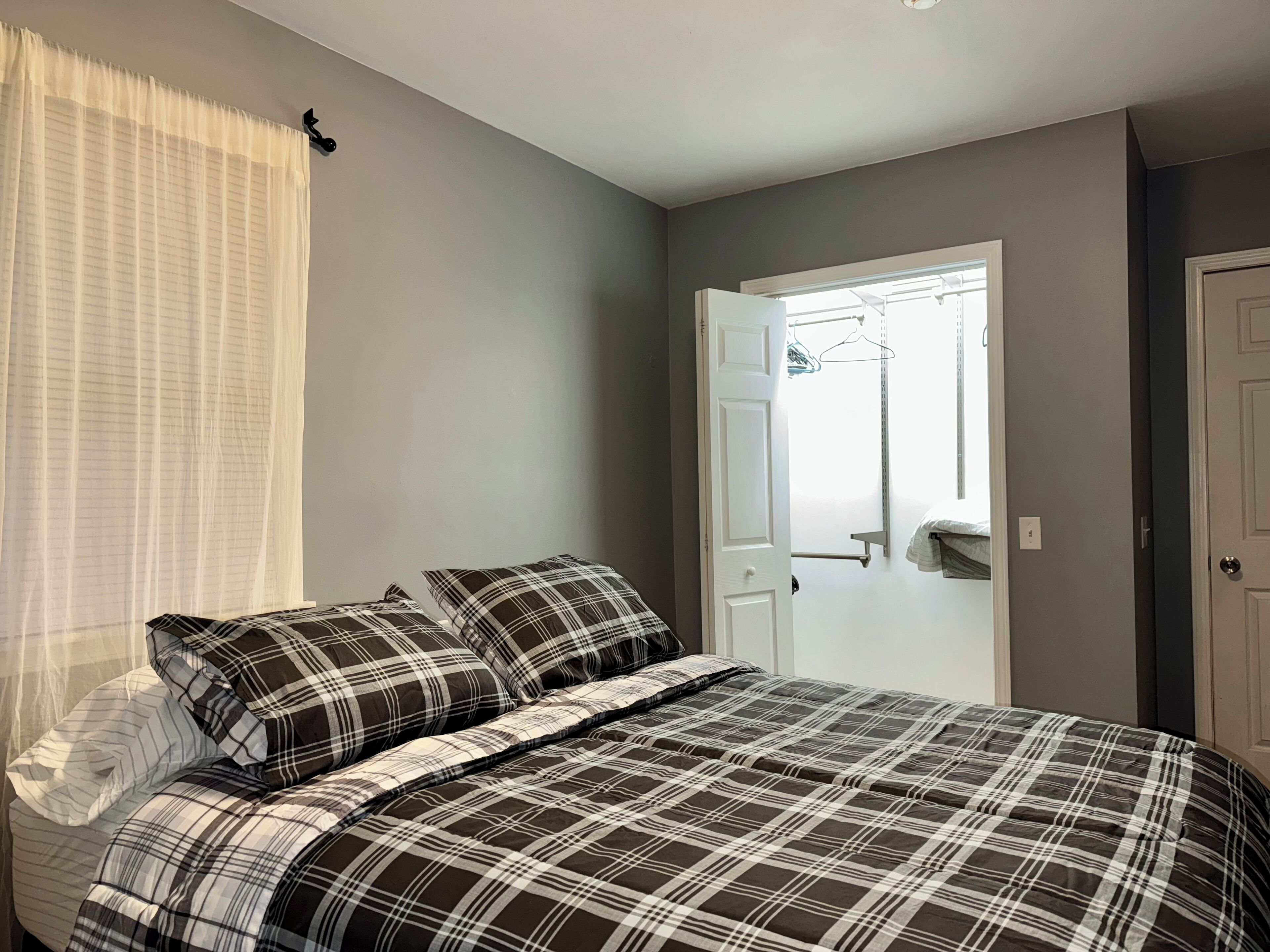 2 chambres, fer et planche à repasser, Wi-Fi, draps fournis