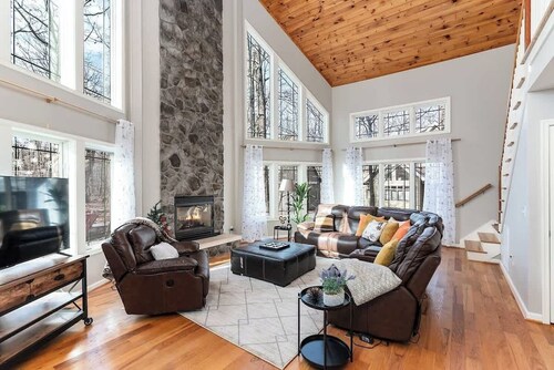 Wintergreen Ridge Retreat