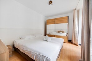 2 bedrooms, iron/ironing board, Internet, bed sheets