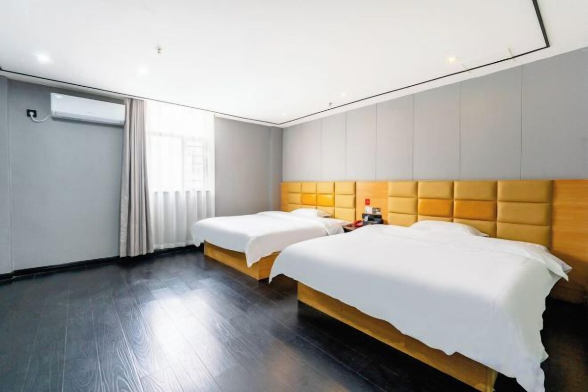 Deluxe 2-bed Room