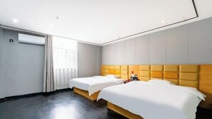 A hotel room with two beds, a large window, and a modern design. - Hongsheng Business Hotel (Nanchang)