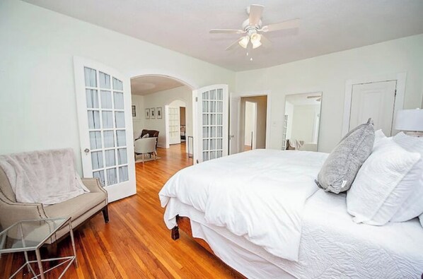 4 bedrooms, iron/ironing board, WiFi, bed sheets