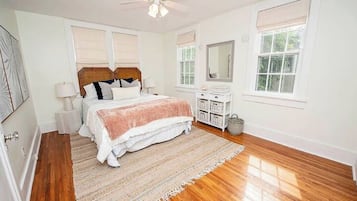 4 bedrooms, iron/ironing board, WiFi, bed sheets