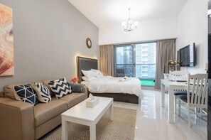 TV - Modern Studio with Balcony & Canal View (Dubai)