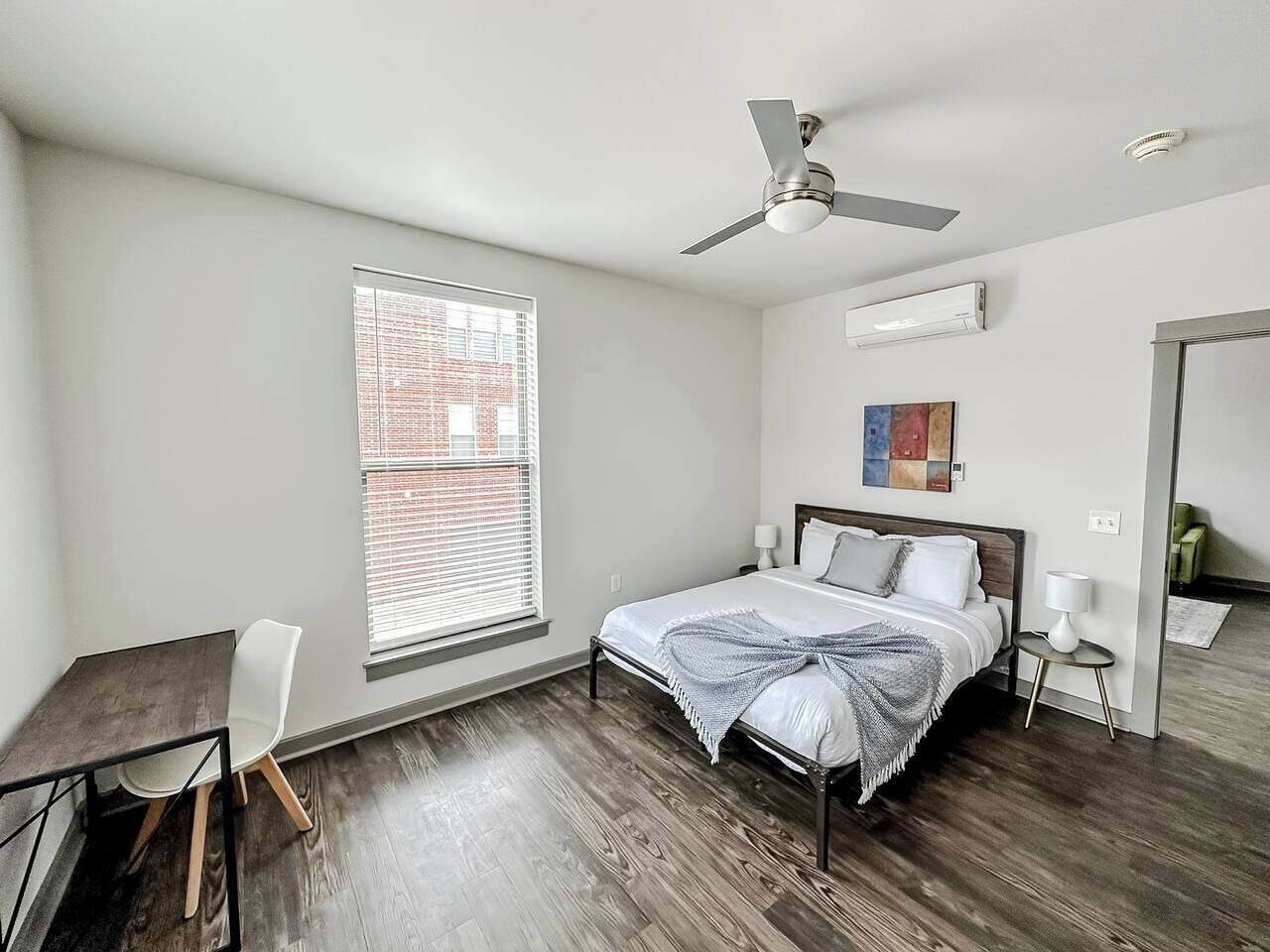 办公桌、熨斗/熨衣板、免费 WiFi、床单