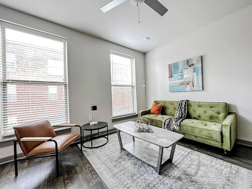 Sleepover | Lavish 1BD/1BA + Gym - Little Rock