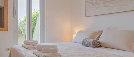 2 chambres, fer et planche à repasser, Wi-Fi gratuit, draps fournis