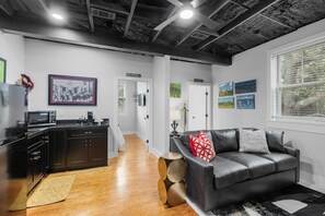 TV - Stylish 1BR Condo in Biloxi with Game Room (Biloxi)