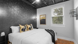 1 chambre, fer et planche à repasser, draps fournis