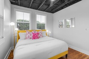 2 bedrooms, iron/ironing board, bed sheets