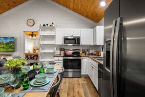 Refrigerador, microondas, horno, lavavajillas