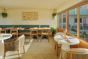 S'hi serveixen plats de cuina francesa