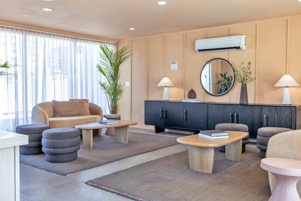 Lobby - City Center Hotel by Kasa (Long Beach)