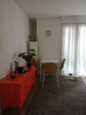 Dining - Beautiful apartment with terrace 10 minutes from La Défense and Parc Lagravere (Colombes)
