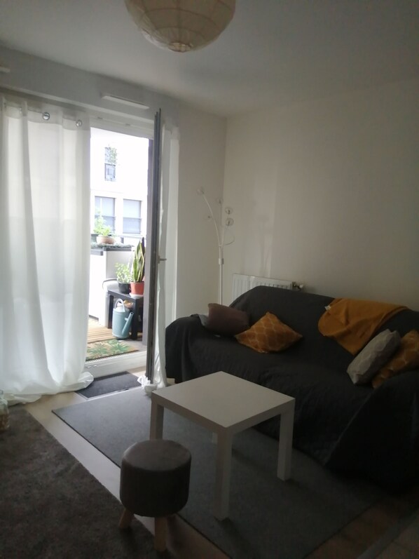 Living area - Beautiful apartment with terrace 10 minutes from La Défense and Parc Lagravere (Colombes)