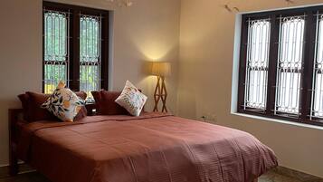 Quarto casal superior, vista para o jardim | Quartos à prova de som, Wi-Fi de cortesia