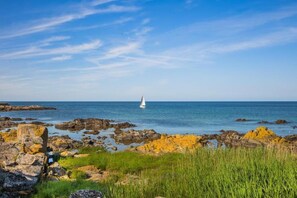 On the beach, white sand - Allinge Badehotel (Allinge)
